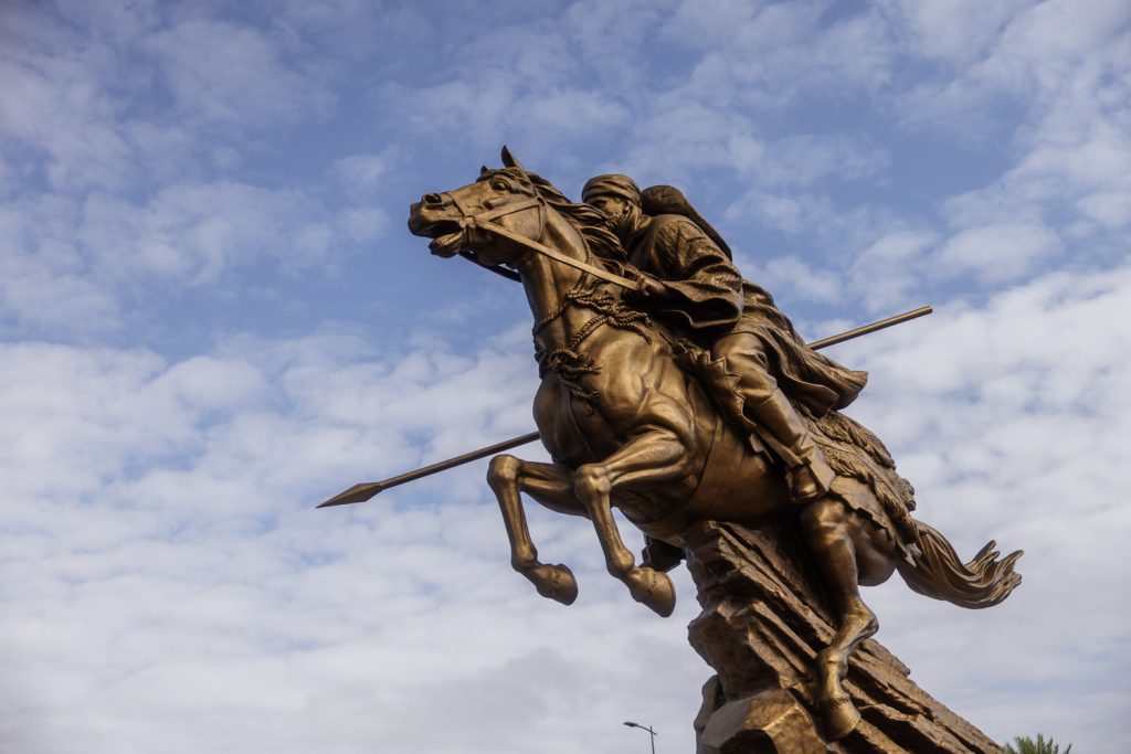 Statue de Bio Guerra, Cotonou